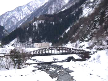 千寿橋　　（左岸）富山市本宮　（右岸）立山町芦峅寺